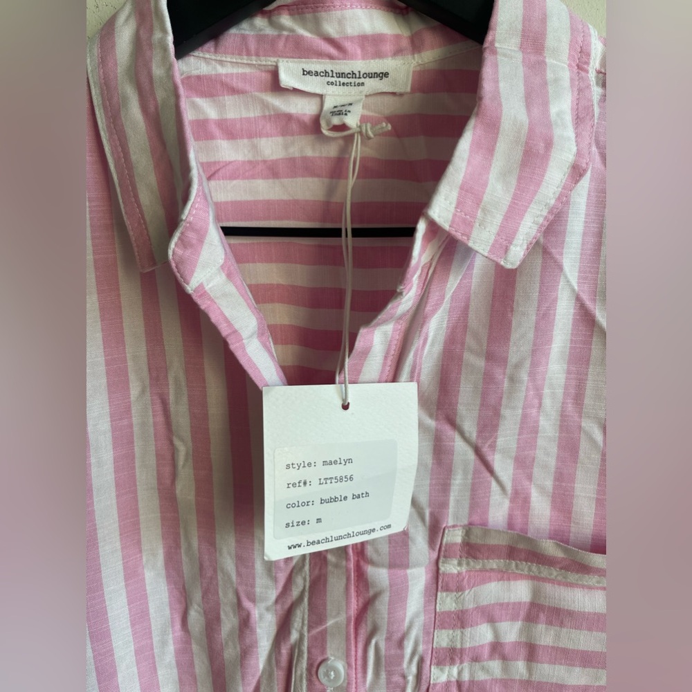 beachlunchlounge Maelyn Stripe Button-Up Shirt in Bubble Bath Size M - Picture 4 of 5